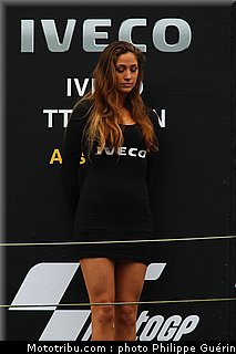 motogp_pitbabes_11_pays_bas_assen_2011.JPG