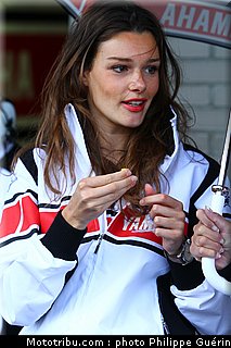 motogp_pitbabes_13_pays_bas_assen_2011.JPG