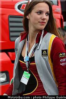 motogp_pitbabes_17_pays_bas_assen_2011.JPG