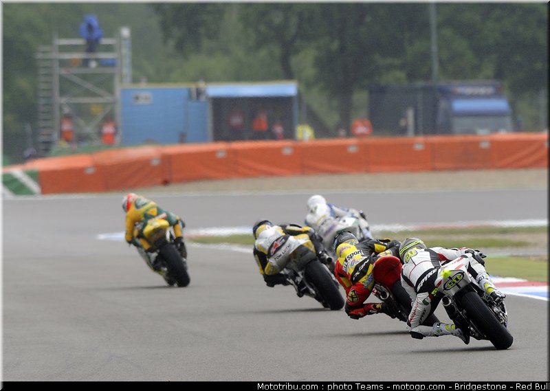 moto2_018_pays_bas_assen_2011