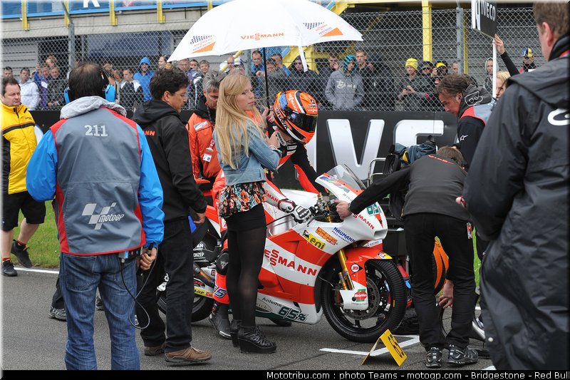 moto2_bradl_01_pays_bas_assen_2011
