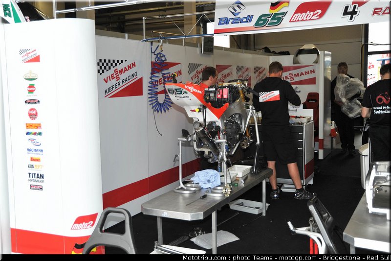 moto2_bradl_02_pays_bas_assen_2011