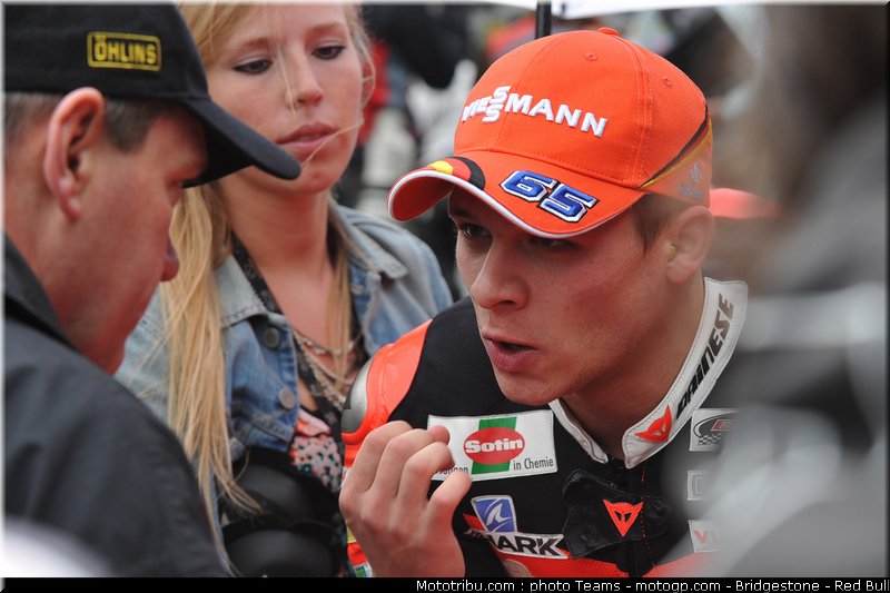 moto2_bradl_03_pays_bas_assen_2011