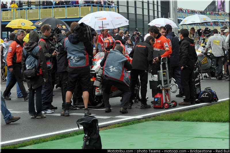 moto2_bradl_04_pays_bas_assen_2011