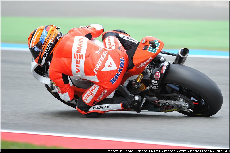 moto2_bradl_05_pays_bas_assen_2011