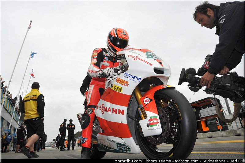 moto2_bradl_09_pays_bas_assen_2011