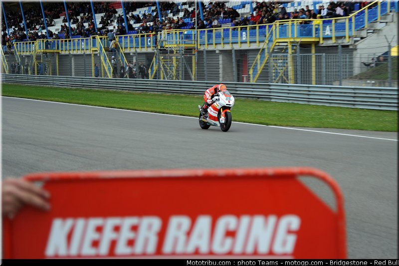 moto2_bradl_10_pays_bas_assen_2011