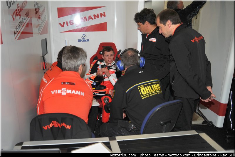 moto2_bradl_11_pays_bas_assen_2011