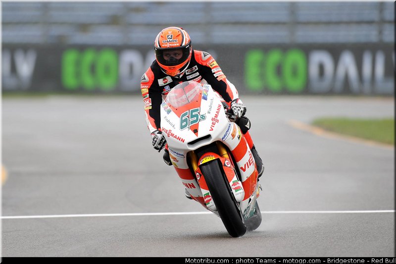moto2_bradl_14_pays_bas_assen_2011