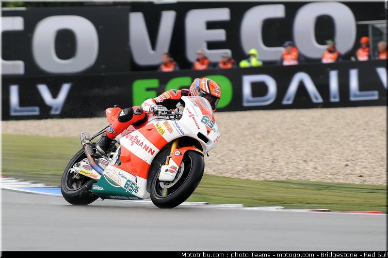 moto2_bradl_15_pays_bas_assen_2011