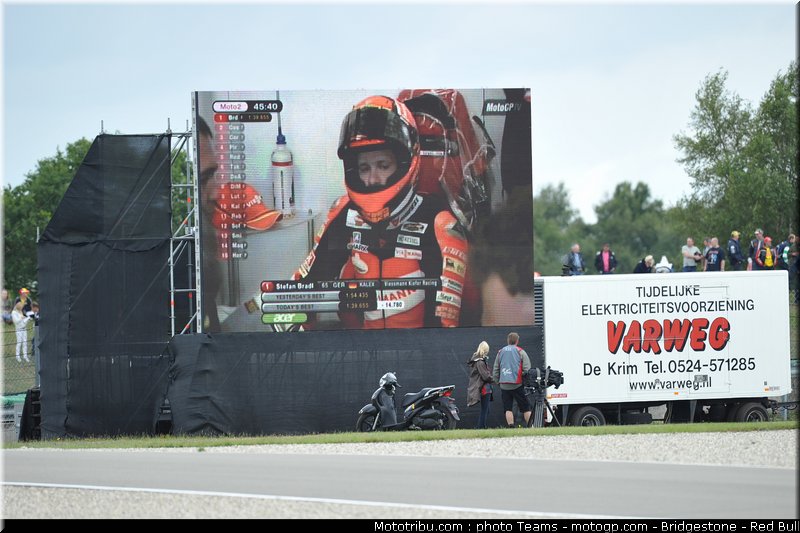 moto2_bradl_19_pays_bas_assen_2011