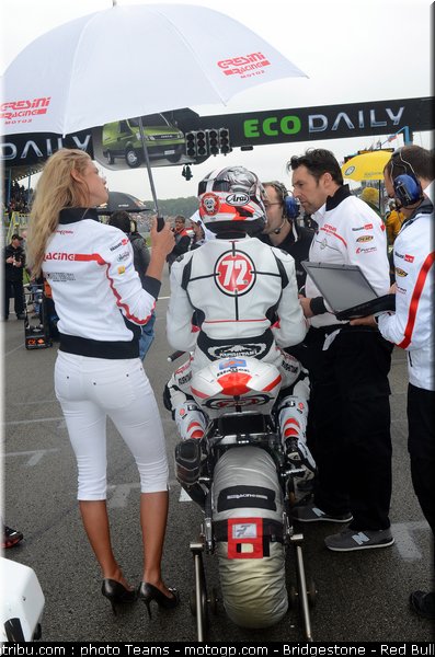 motogp_pitbabes_02_pays_bas_assen_2011