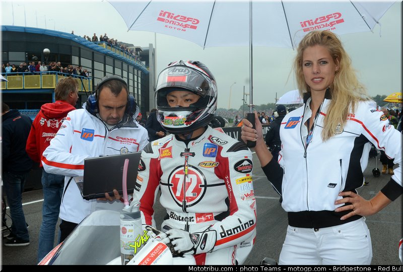 motogp_pitbabes_03_pays_bas_assen_2011