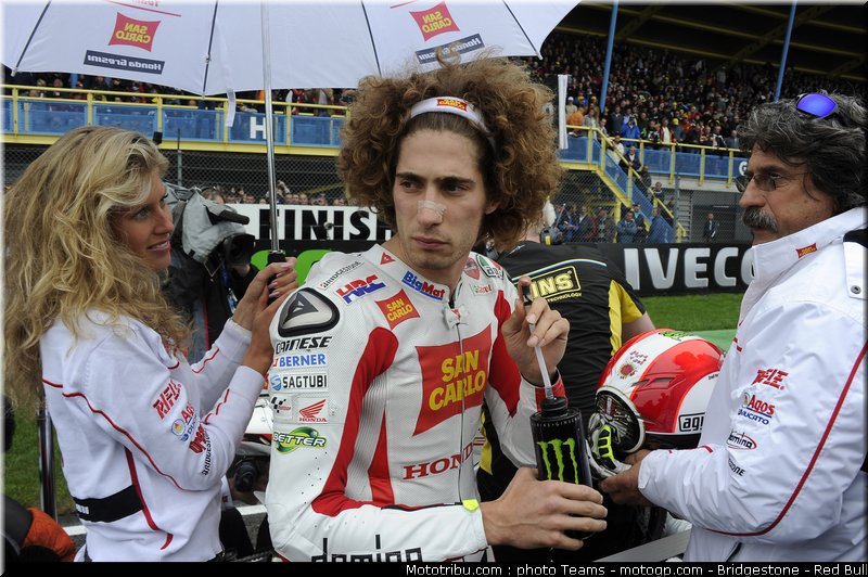 motogp_pitbabes_07_pays_bas_assen_2011