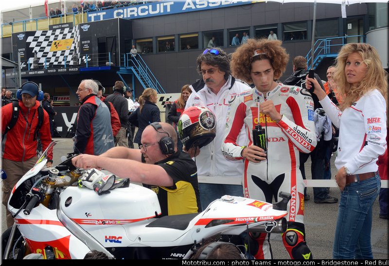 motogp_pitbabes_11_pays_bas_assen_2011