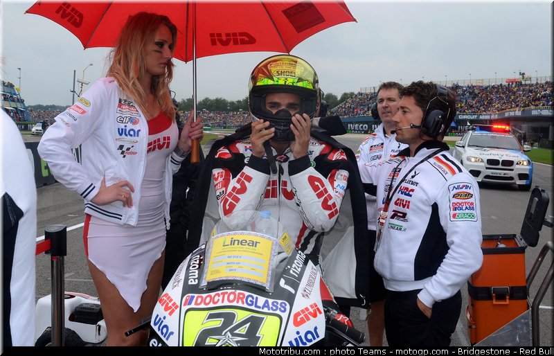 motogp_pitbabes_13_pays_bas_assen_2011