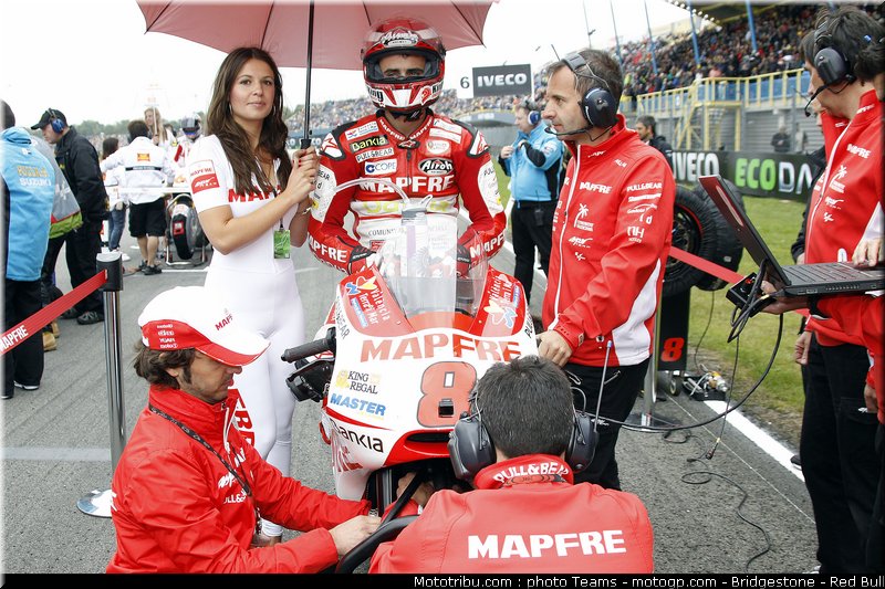 motogp_pitbabes_31_pays_bas_assen_2011