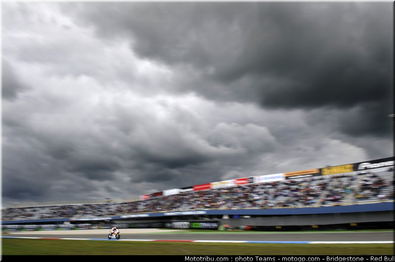 motogp_simoncelli_31_pays_bas_assen_2011