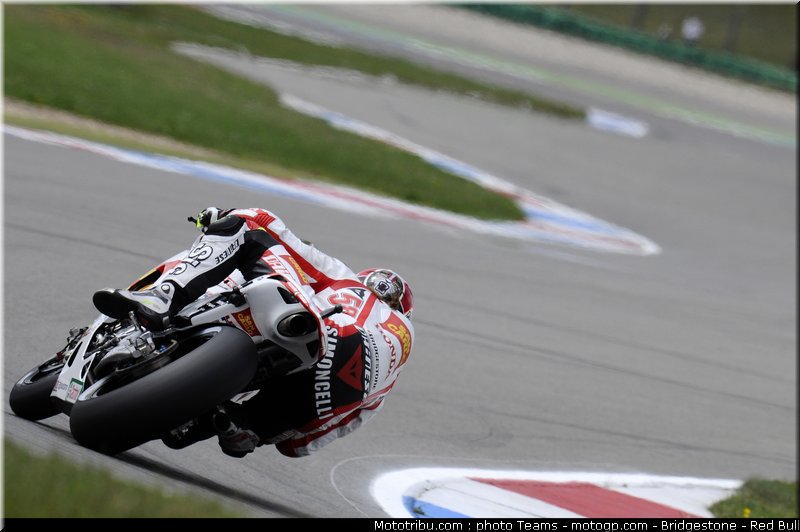 motogp_simoncelli_42_pays_bas_assen_2011
