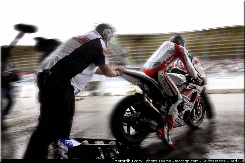 motogp_spies_10_pays_bas_assen_2011