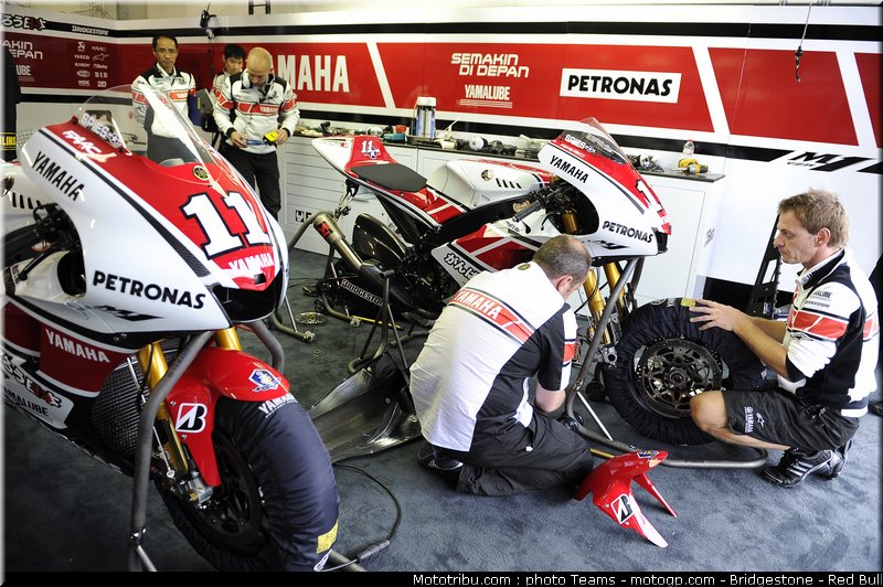 motogp_spies_13_pays_bas_assen_2011
