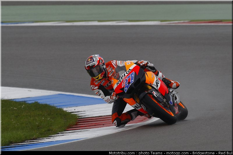 motogp_stoner_01_pays_bas_assen_2011