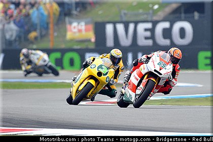 moto2_081_pays_bas_assen_2011.jpg