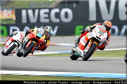 moto2_083_pays_bas_assen_2011.jpg