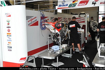 moto2_bradl_02_pays_bas_assen_2011.jpg