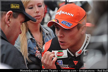 moto2_bradl_03_pays_bas_assen_2011.jpg