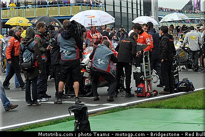 moto2_bradl_04_pays_bas_assen_2011.jpg