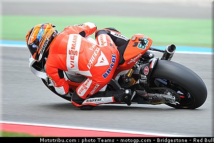 moto2_bradl_05_pays_bas_assen_2011.jpg