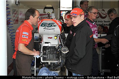 moto2_bradl_08_pays_bas_assen_2011.jpg