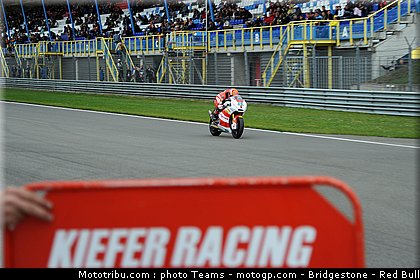 moto2_bradl_10_pays_bas_assen_2011.jpg
