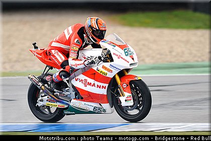 moto2_bradl_12_pays_bas_assen_2011.jpg