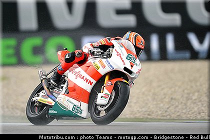 moto2_bradl_13_pays_bas_assen_2011.jpg