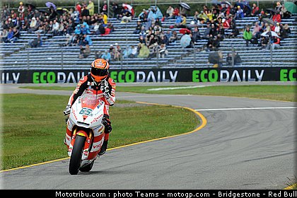 moto2_bradl_17_pays_bas_assen_2011.jpg