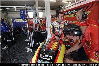 moto2_simeon_01_pays_bas_assen_2011.jpg