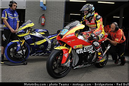 moto2_simeon_07_pays_bas_assen_2011.jpg