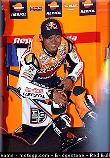 motogp_aoyama_01_pays_bas_assen_2011.jpg