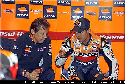 motogp_aoyama_03_pays_bas_assen_2011.jpg