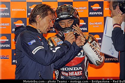 motogp_aoyama_04_pays_bas_assen_2011.jpg