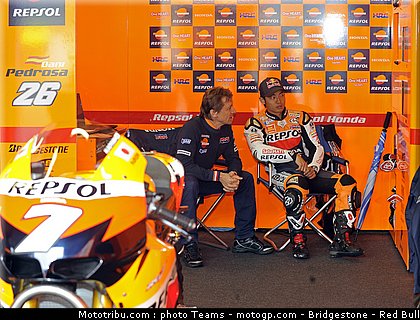 motogp_aoyama_06_pays_bas_assen_2011.jpg