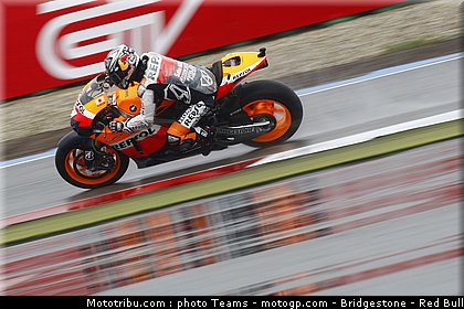 motogp_aoyama_24_pays_bas_assen_2011.jpg