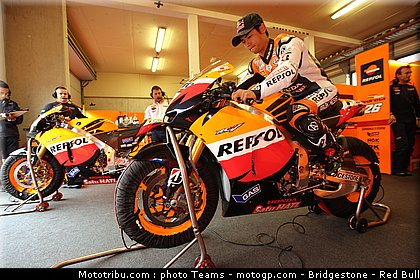 motogp_aoyama_26_pays_bas_assen_2011.jpg