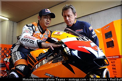 motogp_aoyama_40_pays_bas_assen_2011.jpg