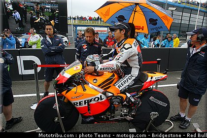 motogp_aoyama_49_pays_bas_assen_2011.jpg