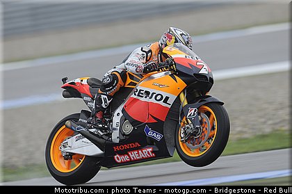 motogp_aoyama_50_pays_bas_assen_2011.jpg