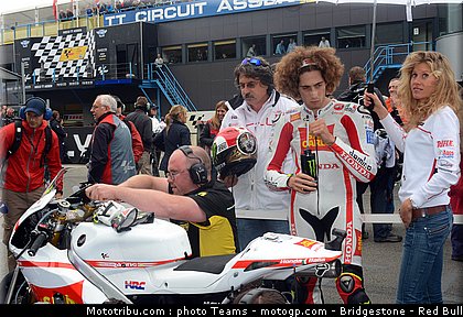 motogp_pitbabes_11_pays_bas_assen_2011.jpg