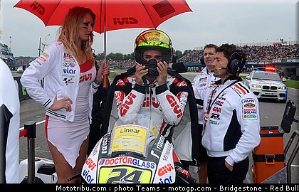 motogp_pitbabes_13_pays_bas_assen_2011.jpg